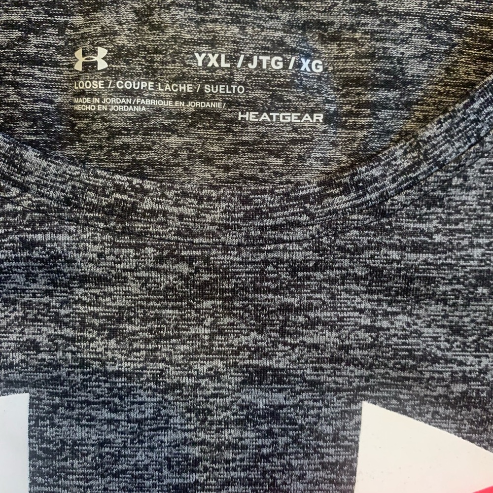 Under Armor Shirt - Picture 6 of 6